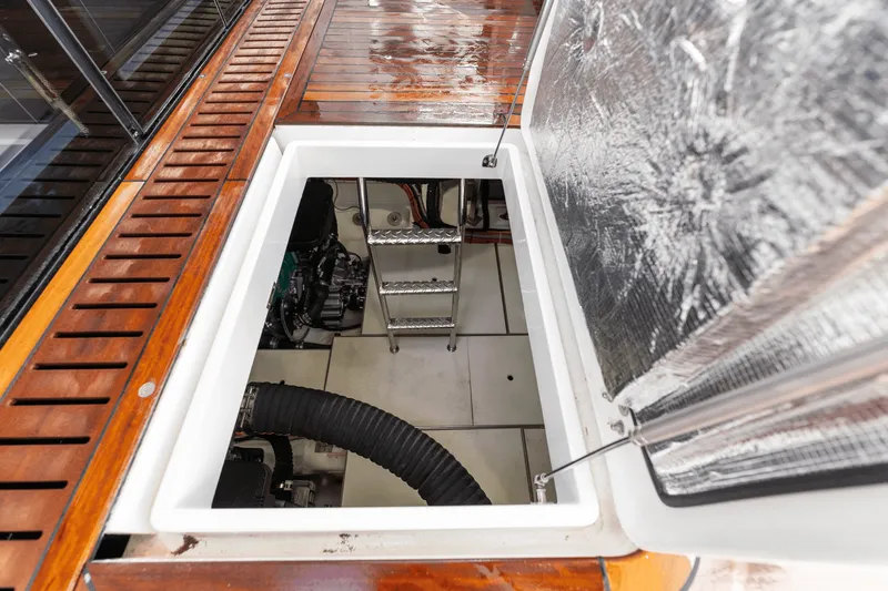 Slide: The Image of Galeon 440 FLY 2025 - 72