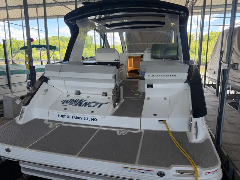 Slide: The Image of Sea Ray 370 DA 2023 - 3