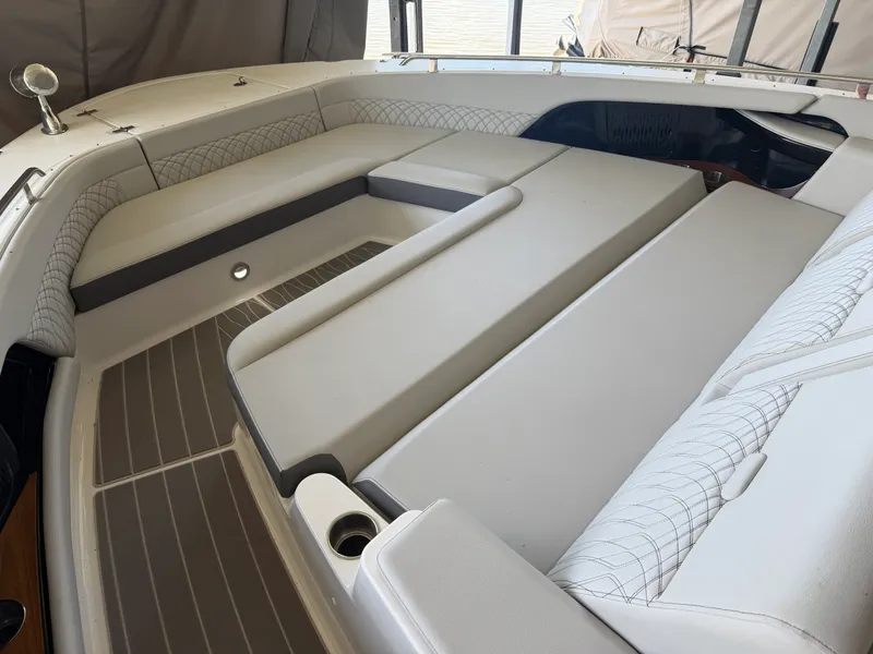 Slide: The Image of Sea Ray 370 DA 2023 - 11