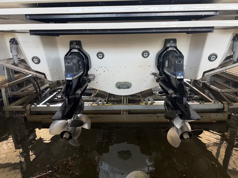 Slide: The Image of Sea Ray 370 DA 2023 - 4