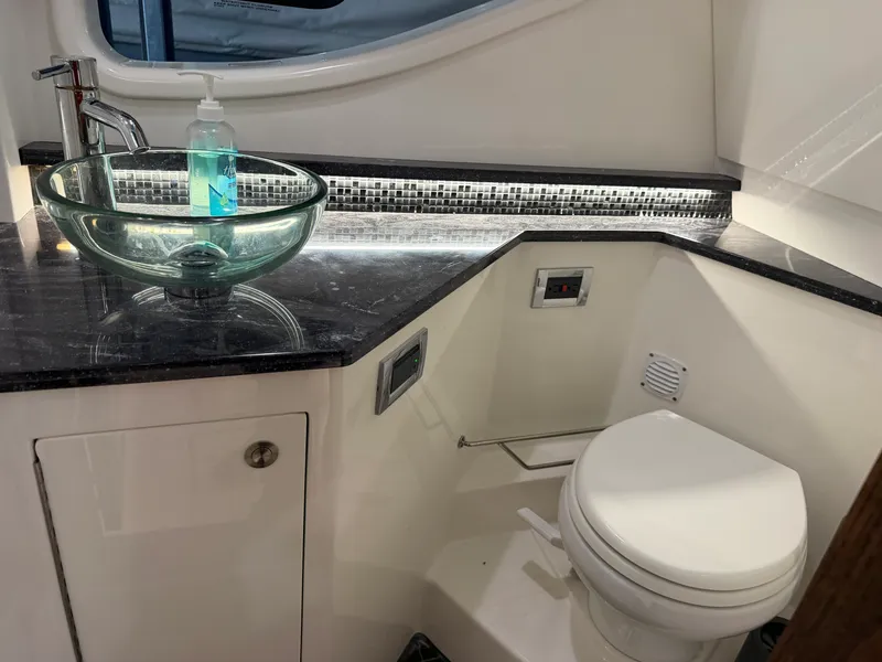 Slide: The Image of Sea Ray 370 DA 2023 - 22