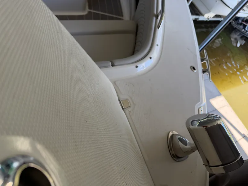 Slide: The Image of Sea Ray 370 DA 2023 - 24