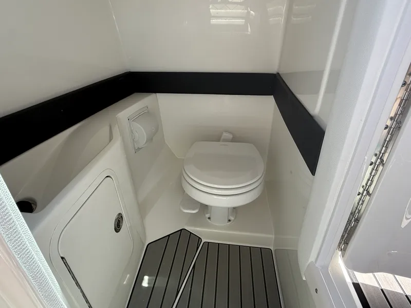 Slide: The Image of Sea Ray SLX 280 Outboard 2026 - 10