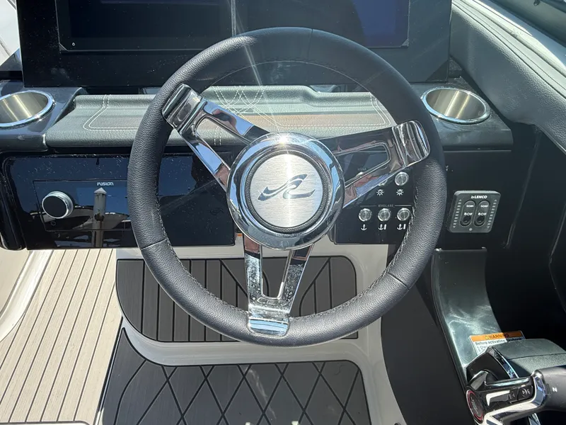 Slide: The Image of Sea Ray SLX 280 Outboard 2026 - 15