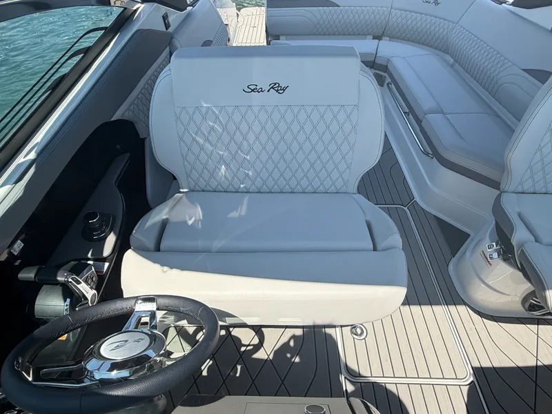 Slide: The Image of Sea Ray SLX 280 Outboard 2026 - 16