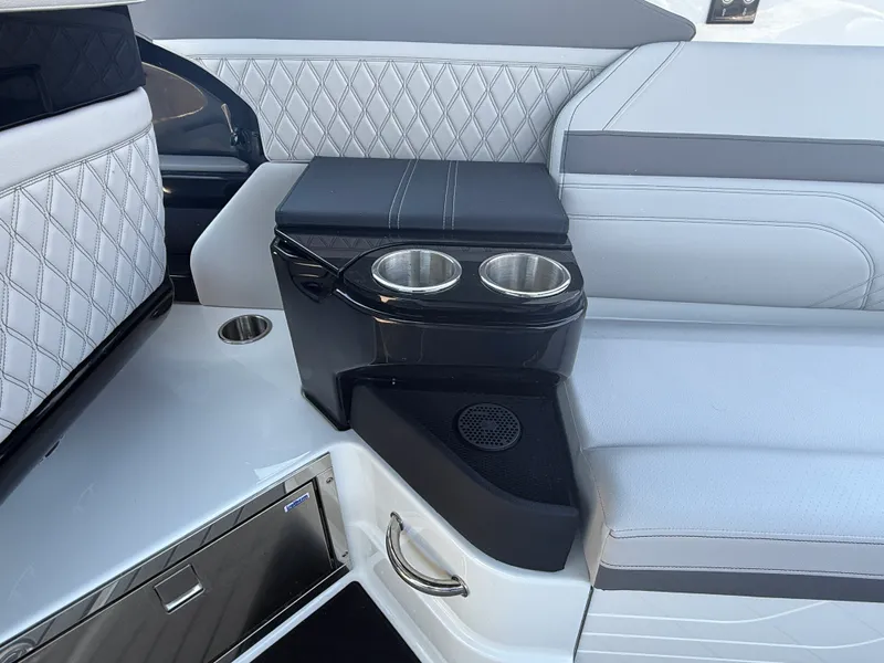 Slide: The Image of Sea Ray SLX 280 Outboard 2026 - 18