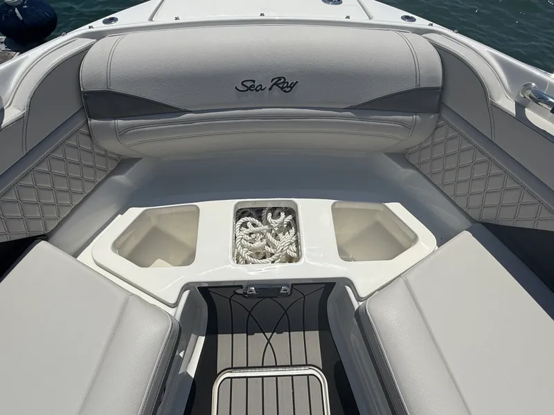 Slide: The Image of Sea Ray SLX 280 Outboard 2026 - 29