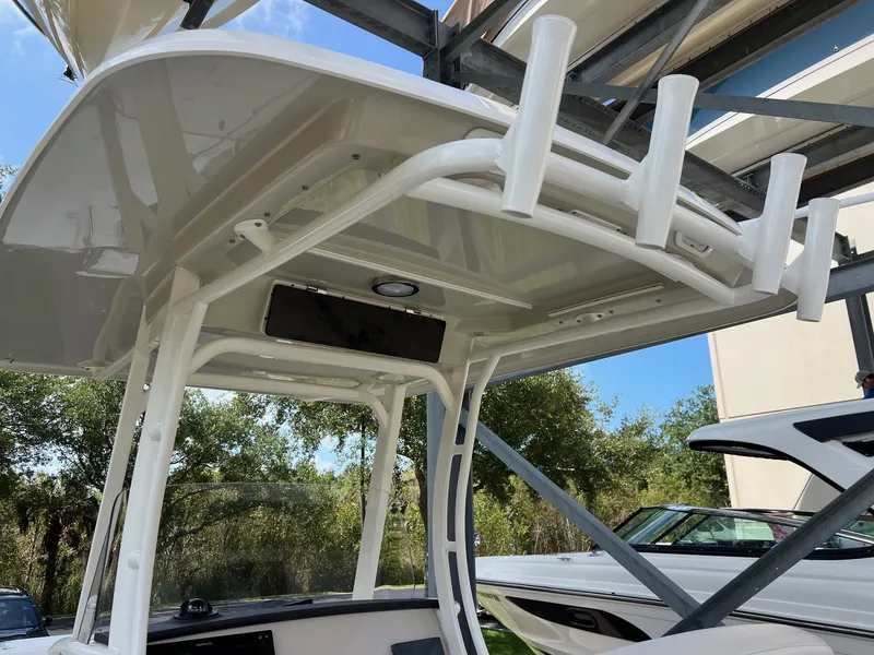 Slide: The Image of Boston Whaler 270 DAUNTLESS 2020 - 11