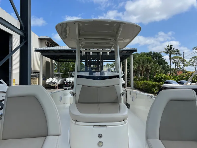 Slide: The Image of Boston Whaler 270 DAUNTLESS 2020 - 17