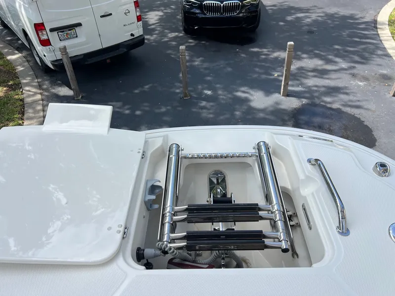 Slide: The Image of Boston Whaler 270 DAUNTLESS 2020 - 19