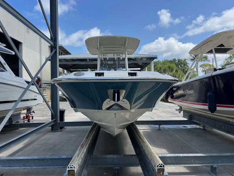 Slide: The Image of Boston Whaler 270 DAUNTLESS 2020 - 2