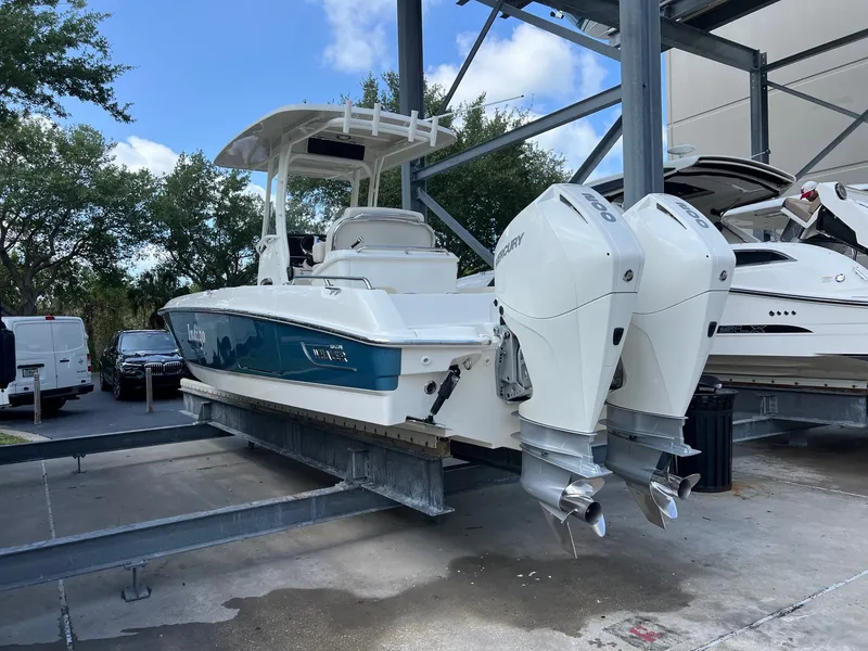 Slide: The Image of Boston Whaler 270 DAUNTLESS 2020 - 3