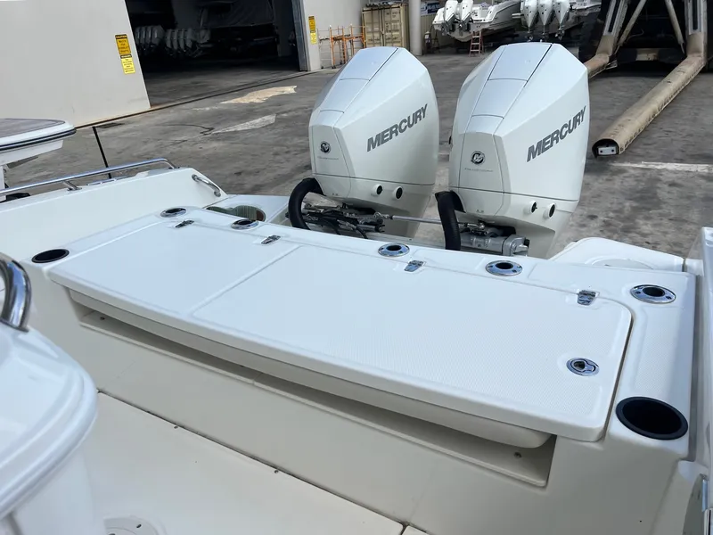 Slide: The Image of Boston Whaler 270 DAUNTLESS 2020 - 6