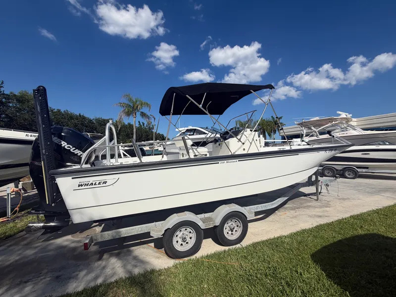 The Image of Boston Whaler 210 Montauk 2016 - 0