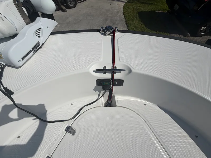 Slide: The Image of Boston Whaler 210 Montauk 2016 - 17