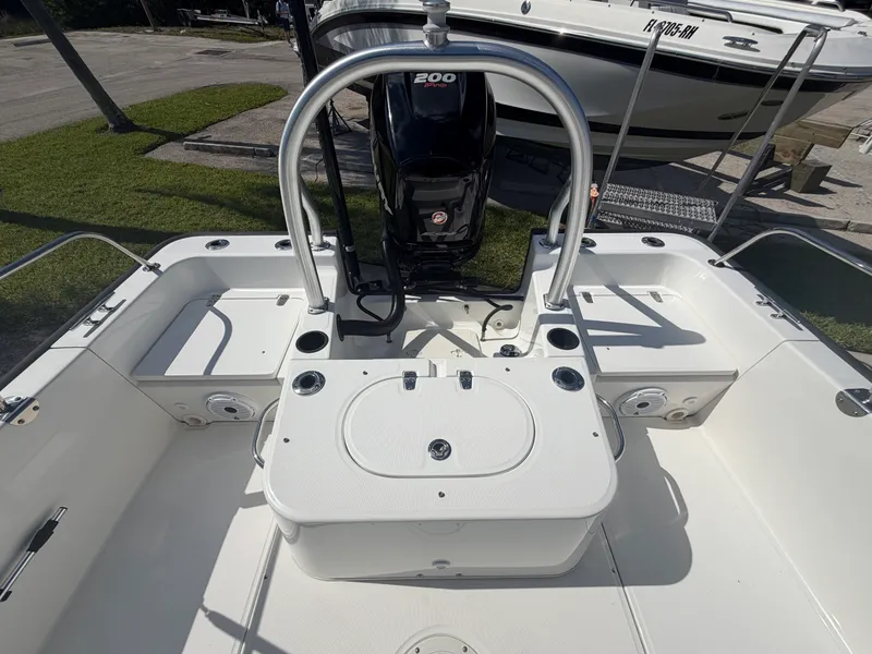 Slide: The Image of Boston Whaler 210 Montauk 2016 - 8