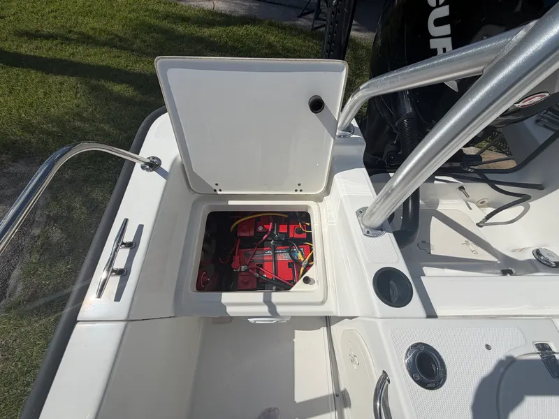Slide: The Image of Boston Whaler 210 Montauk 2016 - 9