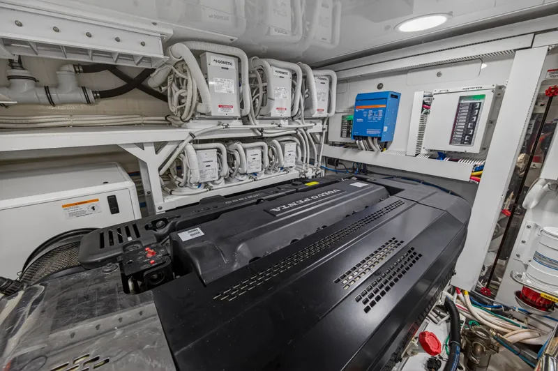 Slide: The Image of Ocean Alexander 70E 2021 - 164