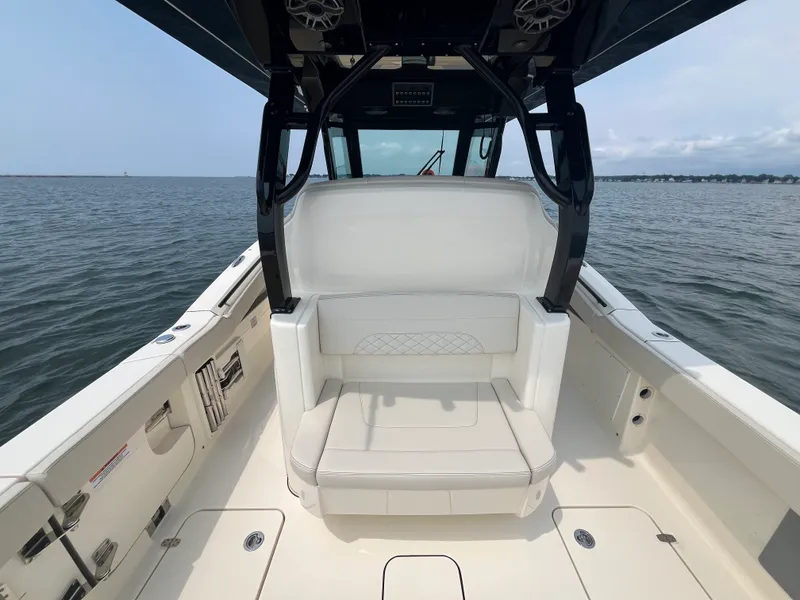 Slide: The Image of Scout 330 LXF 2026 - 16