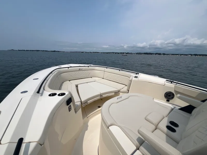 Slide: The Image of Scout 330 LXF 2026 - 31