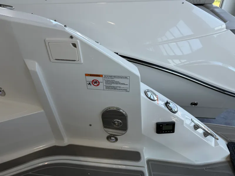 Slide: The Image of Sea Ray Sundancer 320 2026 - 10