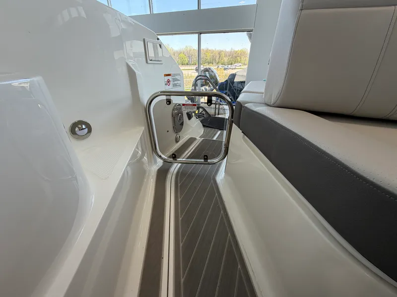 Slide: The Image of Sea Ray Sundancer 320 2026 - 11