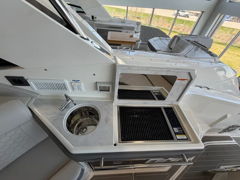 Slide: The Image of Sea Ray Sundancer 320 2026 - 14