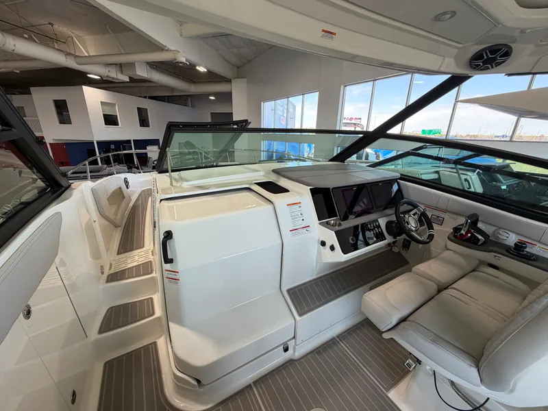 Slide: The Image of Sea Ray Sundancer 320 2026 - 18