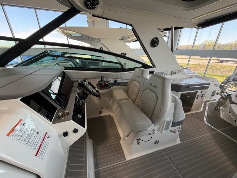 Slide: The Image of Sea Ray Sundancer 320 2026 - 20