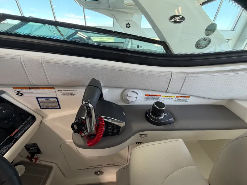 Slide: The Image of Sea Ray Sundancer 320 2026 - 22