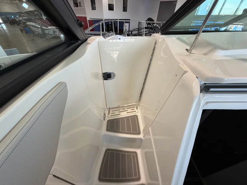 Slide: The Image of Sea Ray Sundancer 320 2026 - 27