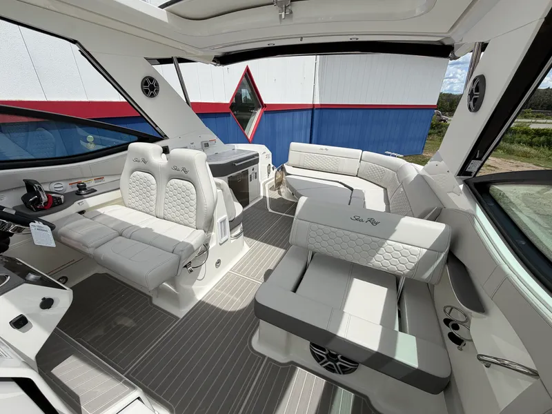 Slide: The Image of Sea Ray Sundancer 320 2026 - 55