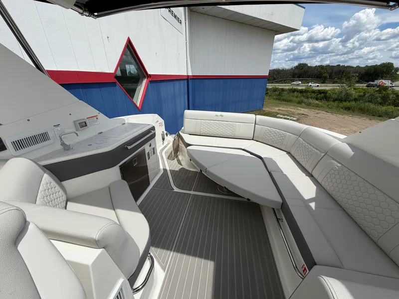 Slide: The Image of Sea Ray Sundancer 320 2026 - 56