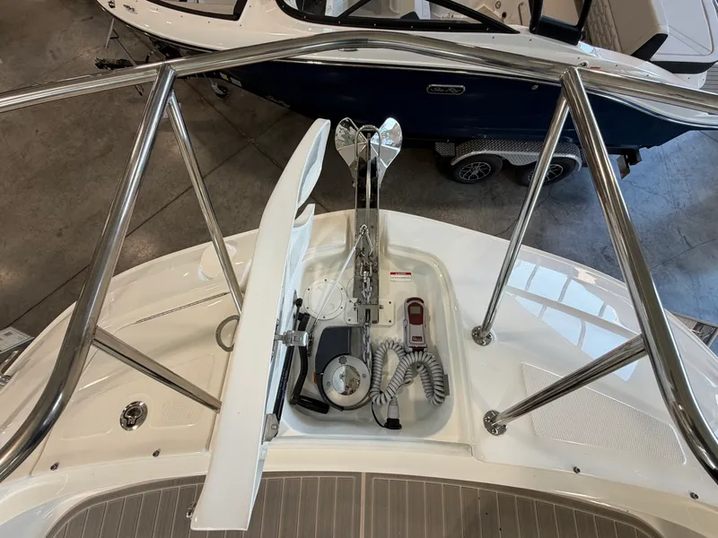 Slide: The Image of Sea Ray Sundancer 320 2026 - 34