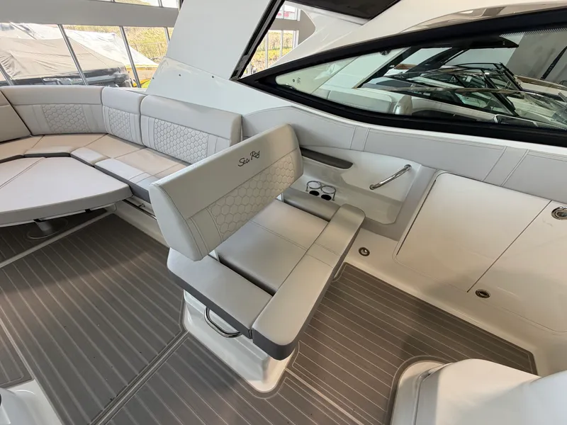 Slide: The Image of Sea Ray Sundancer 320 2026 - 36