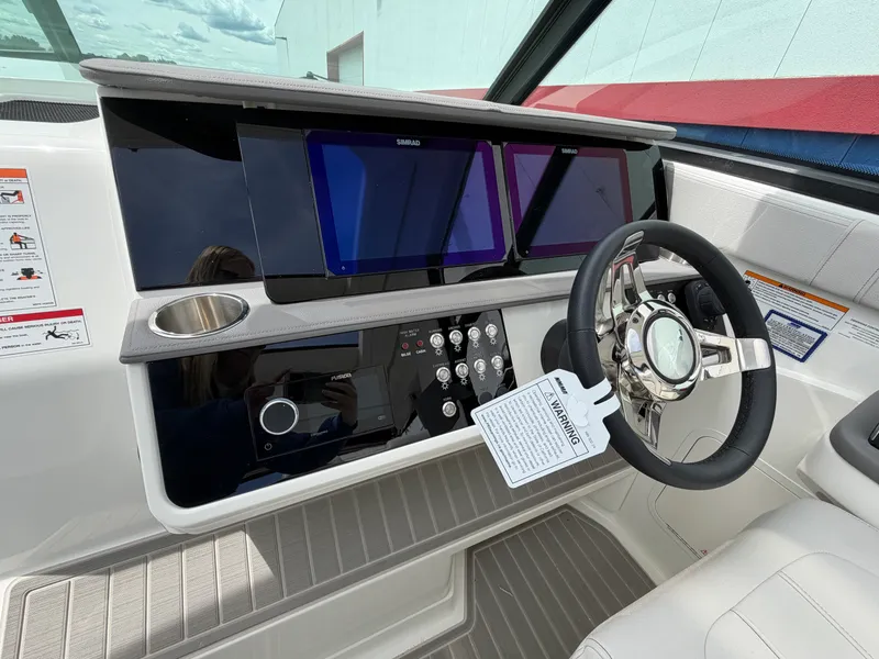 Slide: The Image of Sea Ray Sundancer 320 2026 - 29