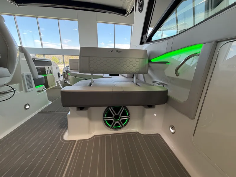 Slide: The Image of Sea Ray Sundancer 320 2026 - 37