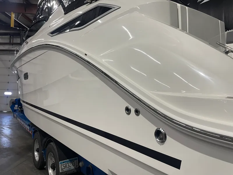 Slide: The Image of Sea Ray Sundancer 320 2026 - 4