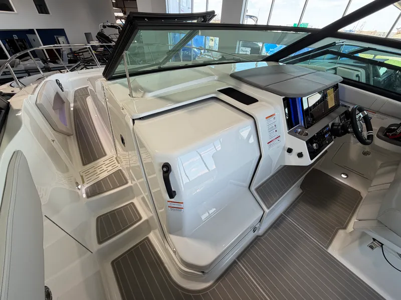 Slide: The Image of Sea Ray Sundancer 320 2026 - 42