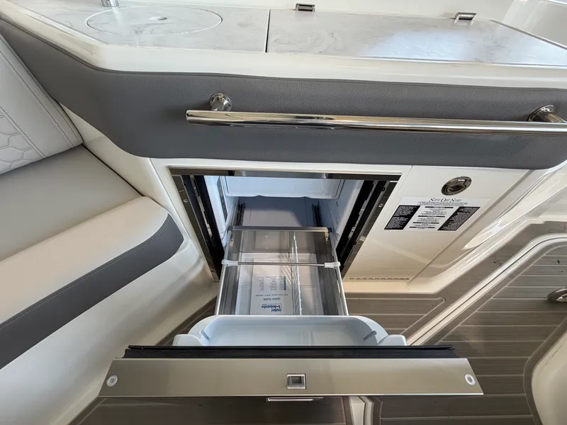 Slide: The Image of Sea Ray Sundancer 320 2026 - 48