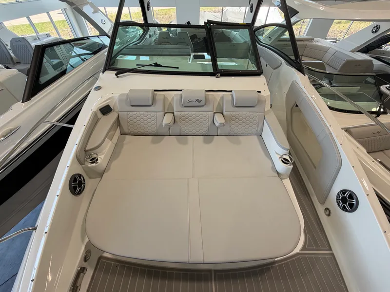 Slide: The Image of Sea Ray Sundancer 320 2026 - 49