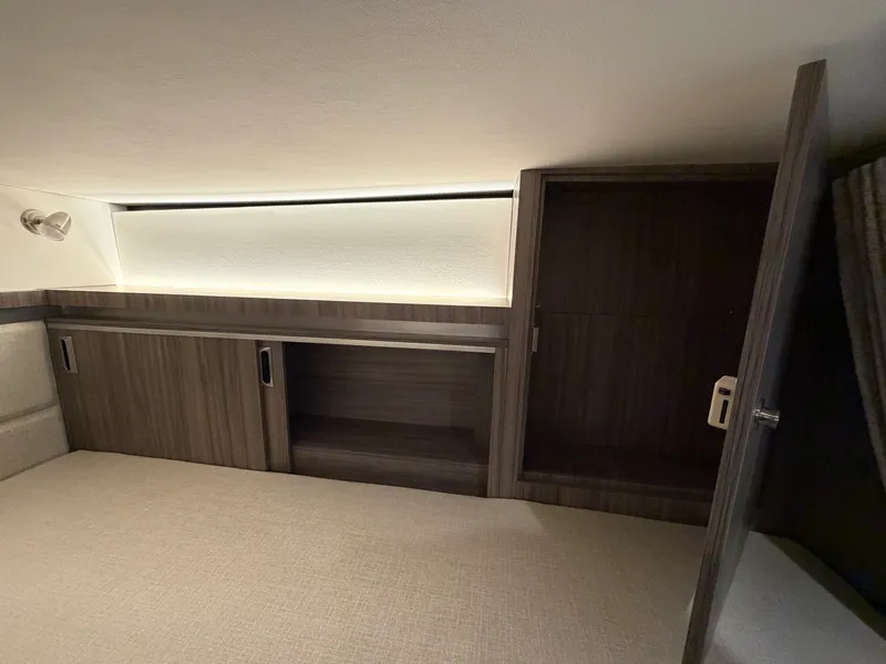 Slide: The Image of Sea Ray Sundancer 320 2026 - 54