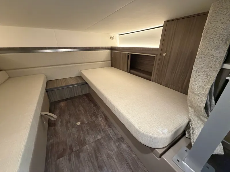 Slide: The Image of Sea Ray Sundancer 320 2026 - 55