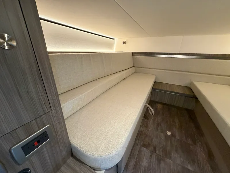 Slide: The Image of Sea Ray Sundancer 320 2026 - 56