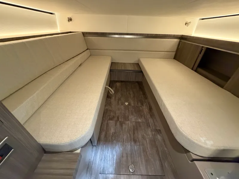 Slide: The Image of Sea Ray Sundancer 320 2026 - 57