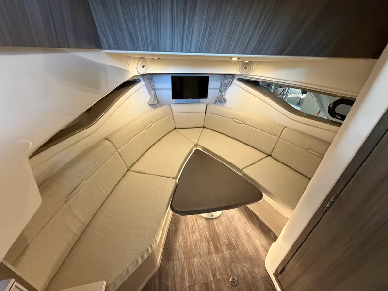Slide: The Image of Sea Ray Sundancer 320 2026 - 65