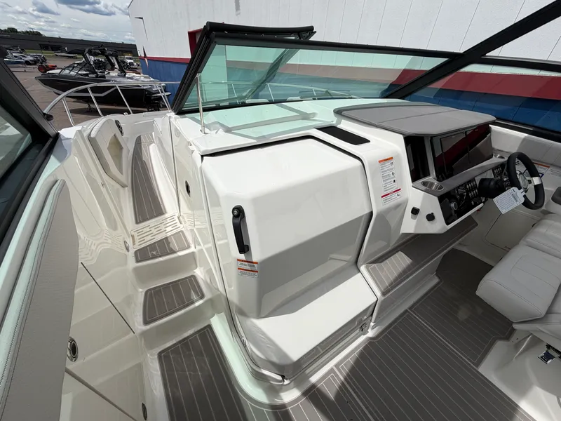Slide: The Image of Sea Ray Sundancer 320 2026 - 50