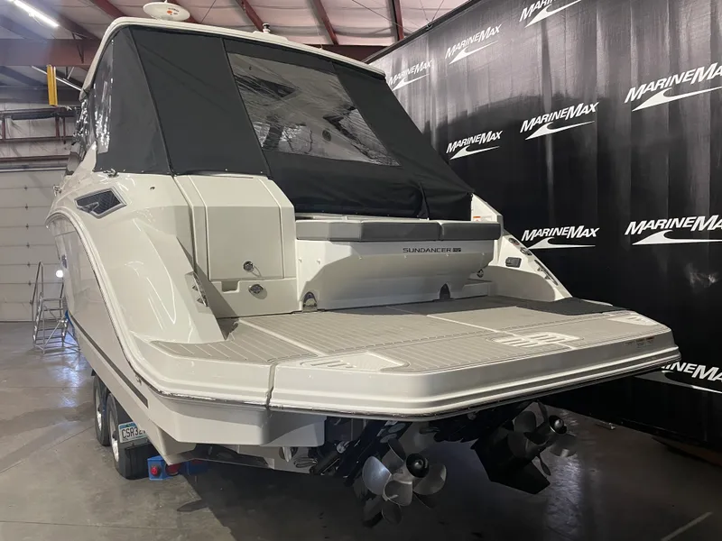 Slide: The Image of Sea Ray Sundancer 320 2026 - 7