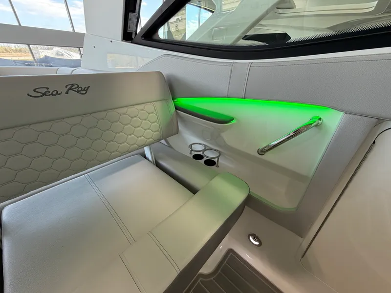 Slide: The Image of Sea Ray Sundancer 320 2026 - 72