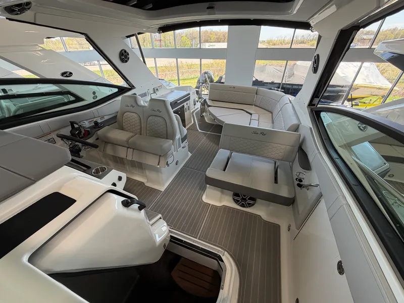 Slide: The Image of Sea Ray Sundancer 320 2026 - 73